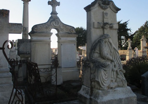 Entretien de tombes île de Ré, La Rochelle