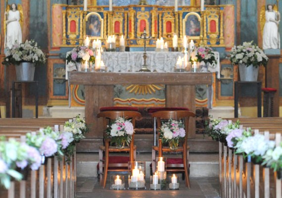 Décors et fleurs pour cérémonie de mariage religieux